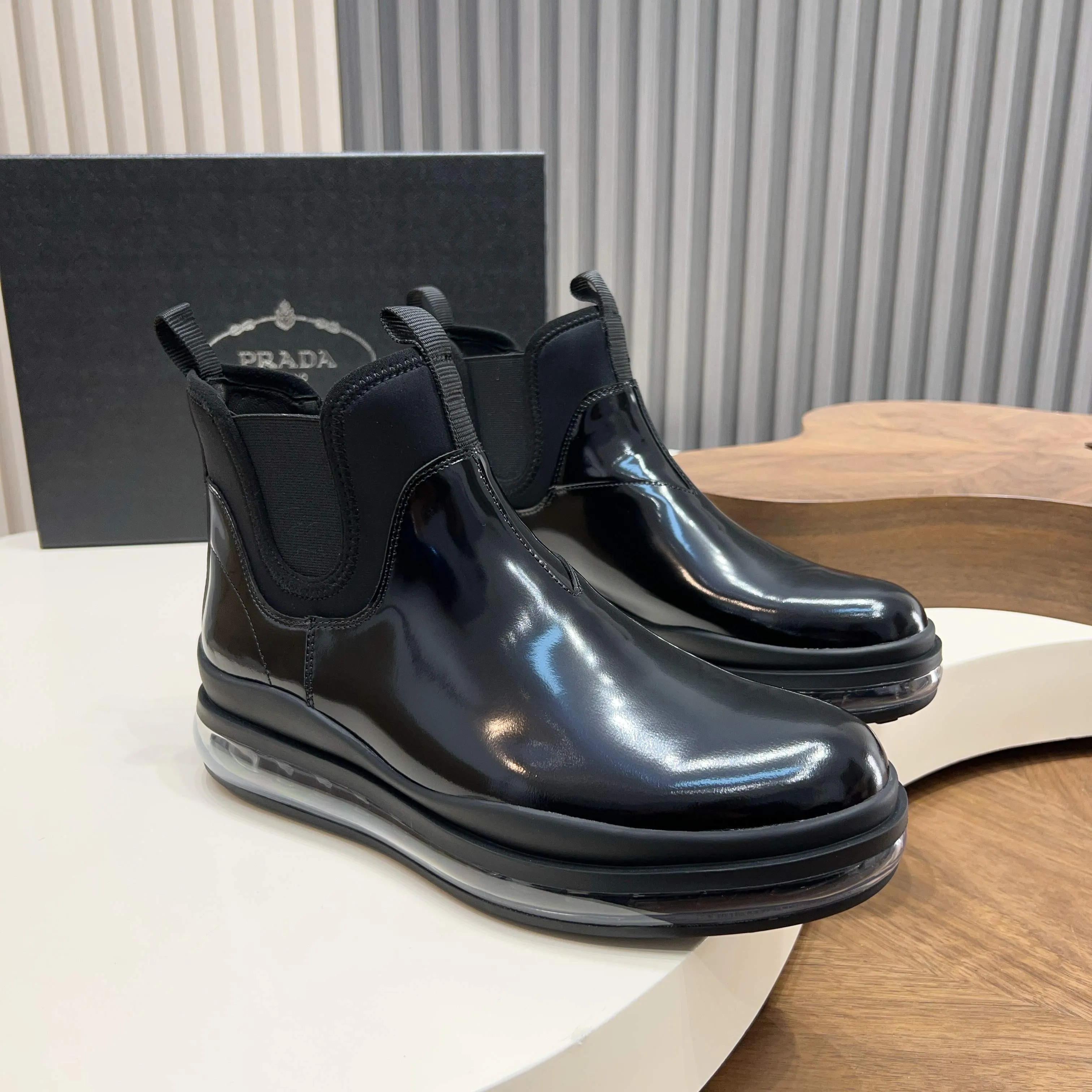 Men's shoes 💰 1000 Prada/Prada Italian show version Pure original men's high-top slip-on air cushion shoes Original super flexible air cushion outsole Silver label PRADA letter logo decoration on the heel Rubber bottom layer High comfort Excellent anti-slip performance Imported waxed cowhide Leather is smooth Leather holes are fine and even Super good texture Slip-on design Geometric carving decoration Novel and unique Full calf leather lining Standard gold-labeled feet. Fine workmanship. Ignore market currency. Support comparison inspection. Size: 38-39-40-41-42-43-44. Standard leather shoe size 45. Order